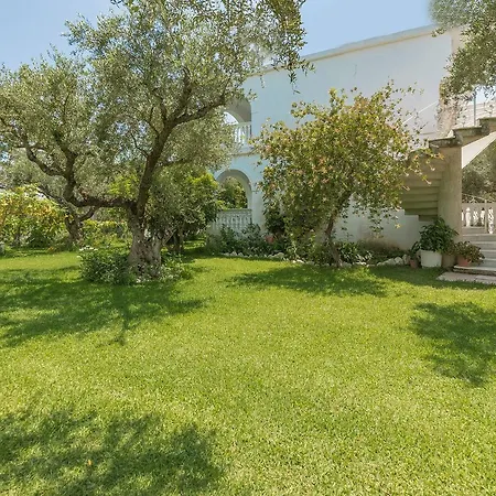 Ruassi Lägenhetshotell Amoudi